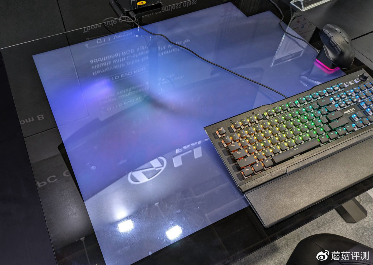 联力dk电脑桌,联力dk水冷桌特别版