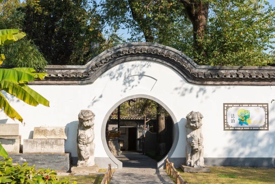 这个生活很慢,美食“泛滥”的小城藏不住了