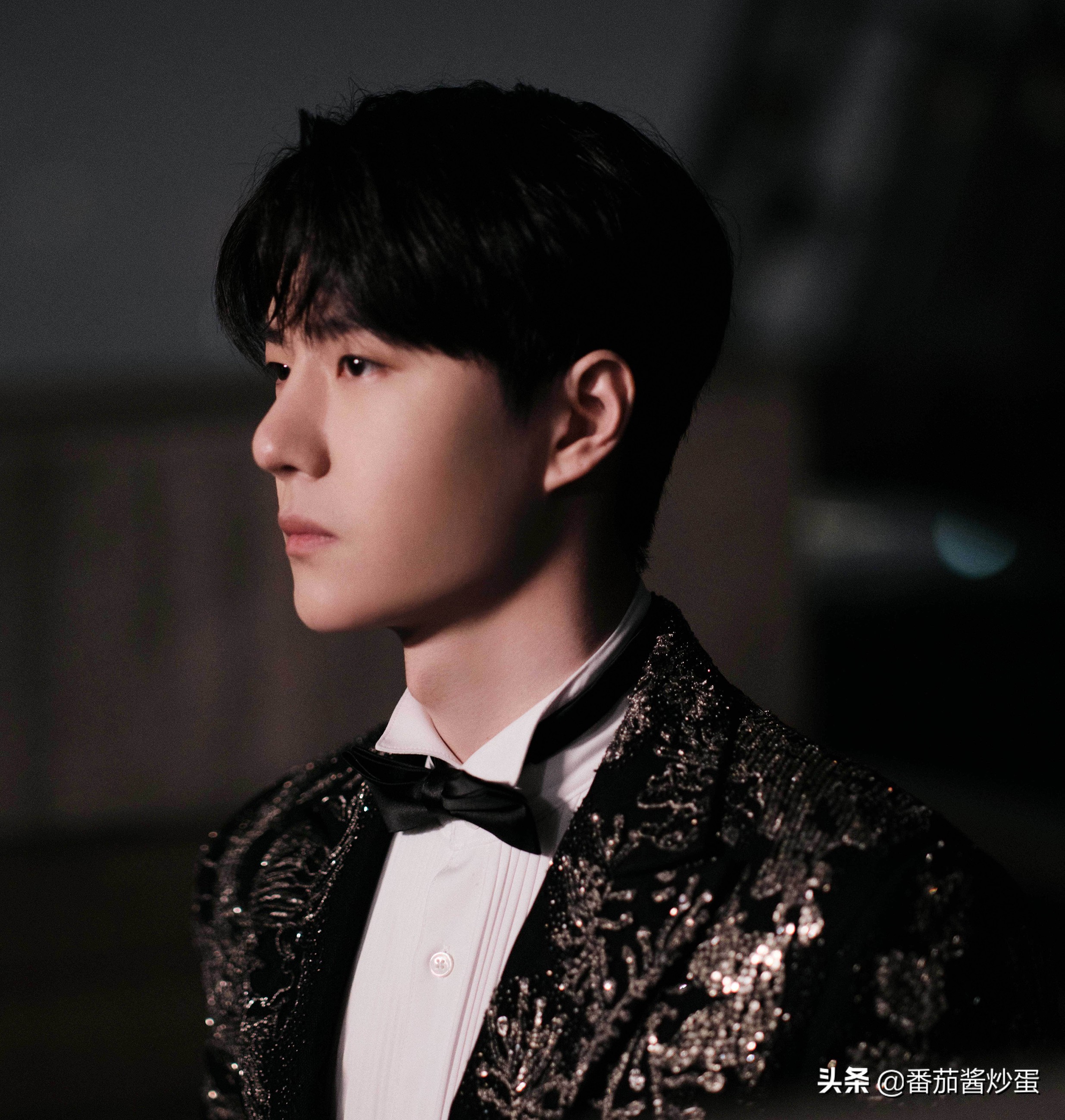 央视跨年收视率稳居第一，湖南卫视主持人阵容大变样，谢娜成歌手