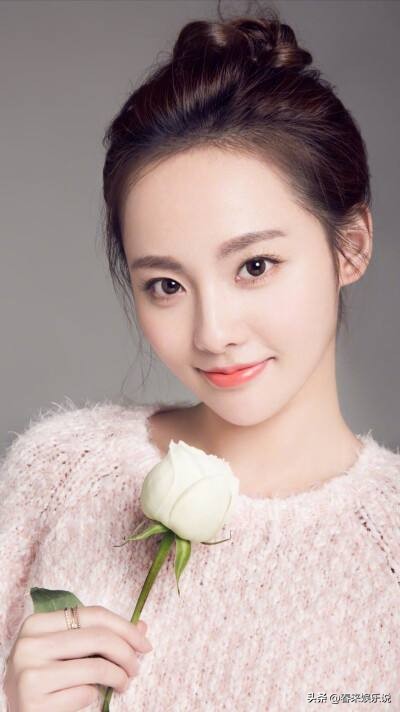 长得漂亮但不敢露额头的女星,额头宽的女演员