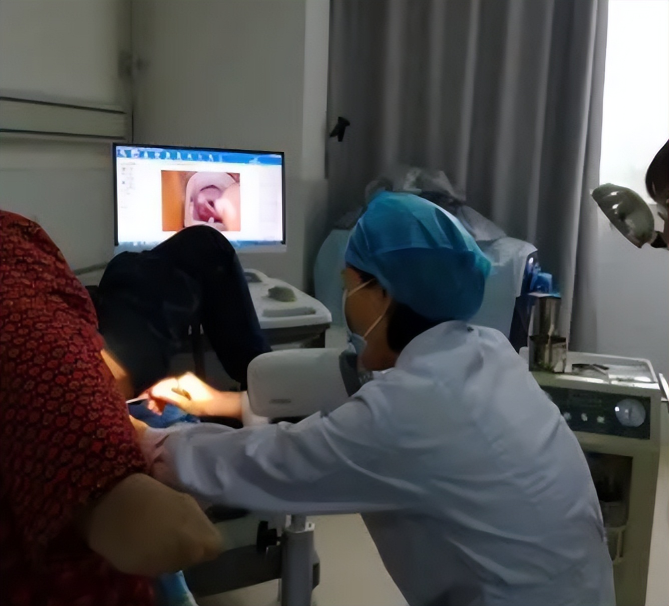 女性阴道有白色泡沫排出来，是咋回事？暗示了什么？医生给出答案