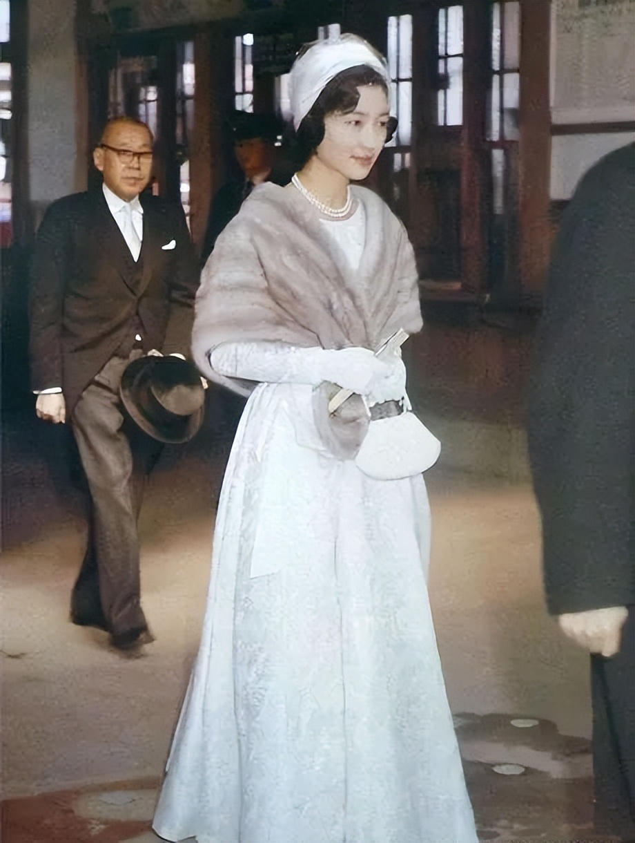 菊花王朝的囚徒(上):患失语症的美智子