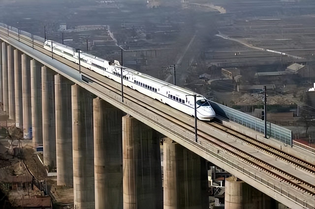 高铁和动车有多少区别你们知道吗,你知道高铁和动车有什么区别吗