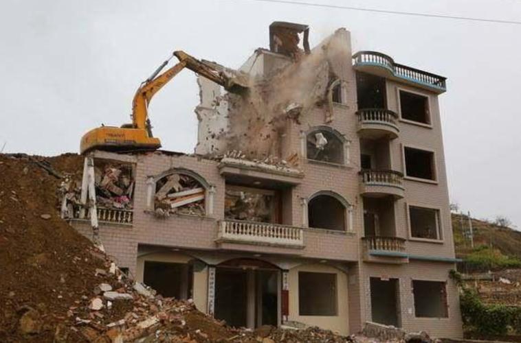 空挂户口法院会判定迁出吗,空挂户法院能否强制迁户