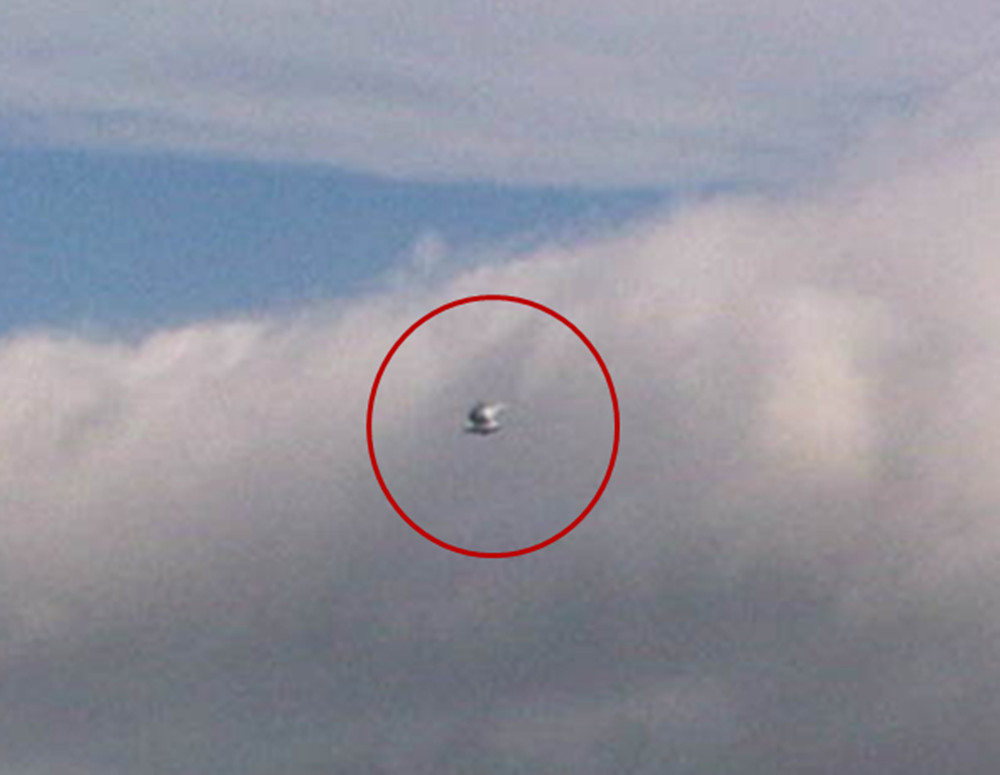 美国人宣布进入飞碟,直径9米能装足球场,里头几分钟外面4小时