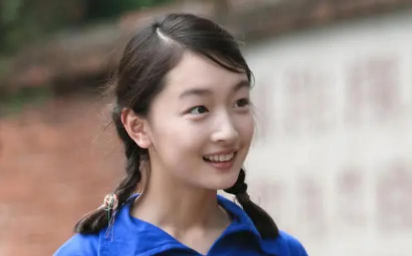 周冬雨妈妈与继父,周冬雨和父母相认