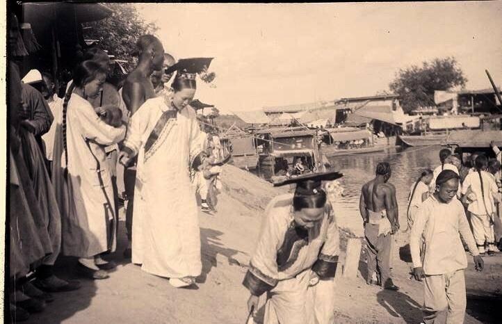 【晚清*楼青***录秘**】女子媚态撩心，丰乳肥臀，风姿卓越！