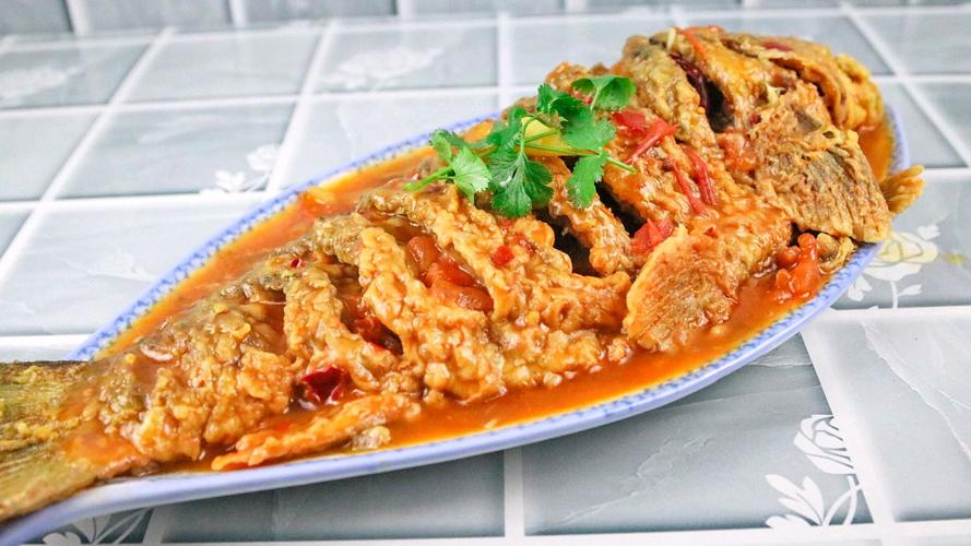 怎样炸带鱼不腥不破皮窍门,烧鱼不腥不破皮有秘诀