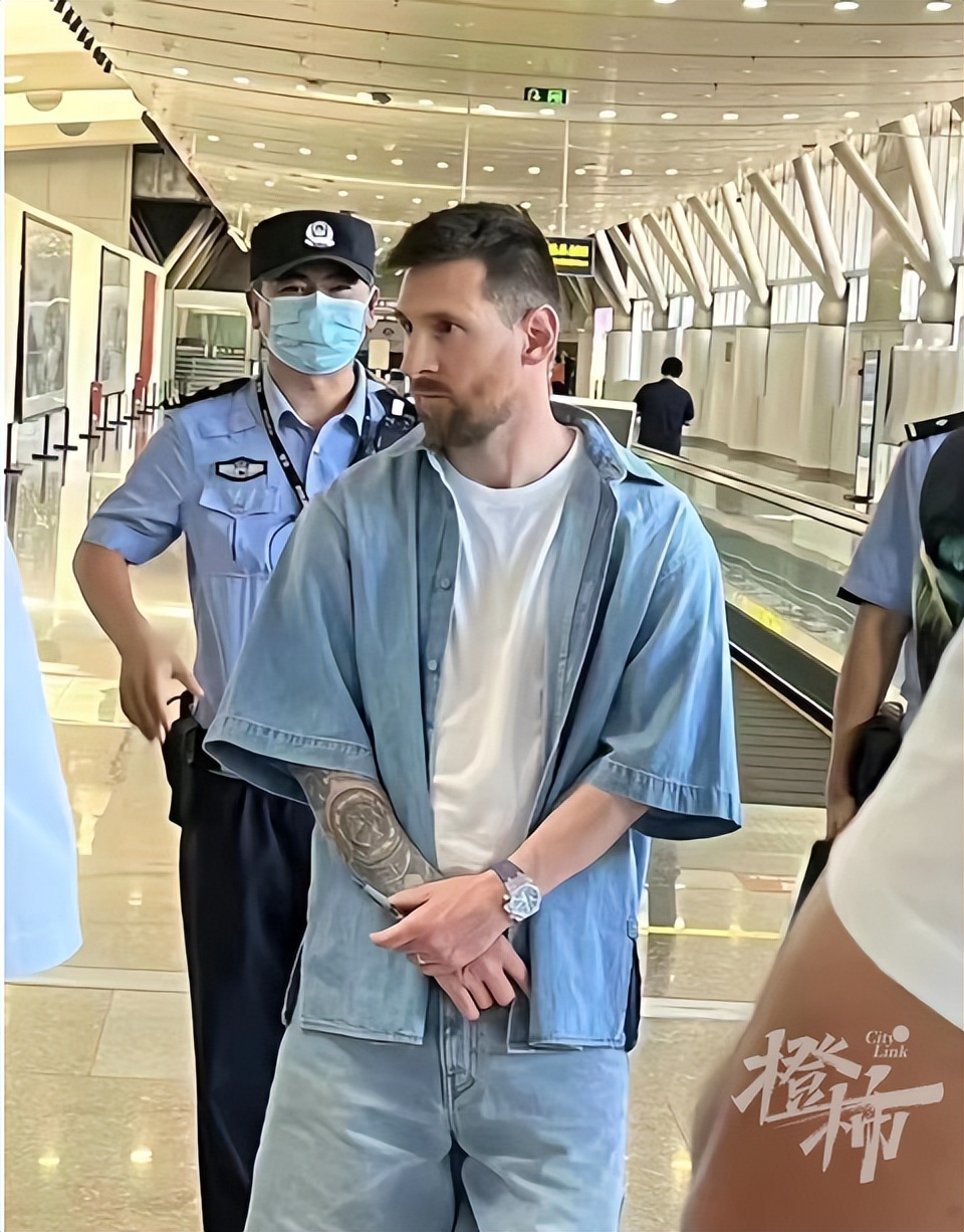 太囧了！带错护照，梅西滞留机场，网传花30万梅西会来敬酒？官方回应...