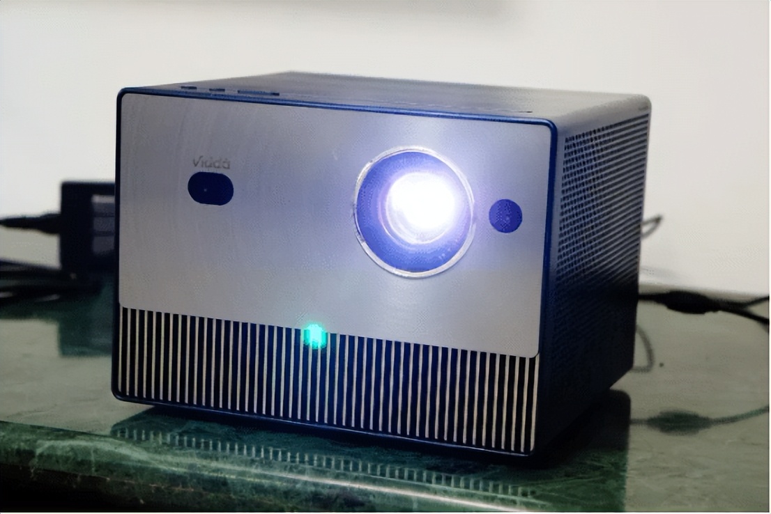 在家看大投影,在家用投影仪看球赛