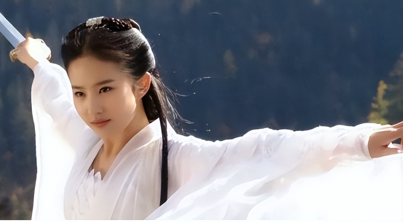 全家最丑刘亦菲,多年后才发现,“神仙姐姐”口中的妈妈有多优秀