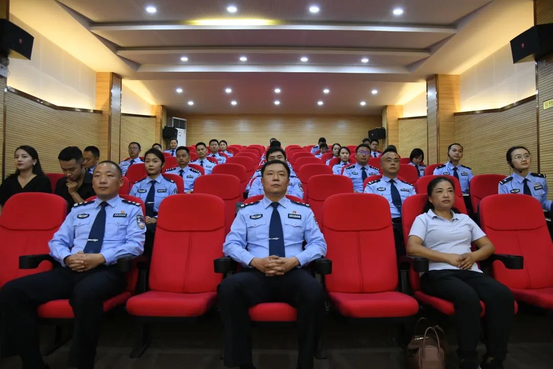 一路书香一生阳光朗诵节目串词,每周一次的读书分享会