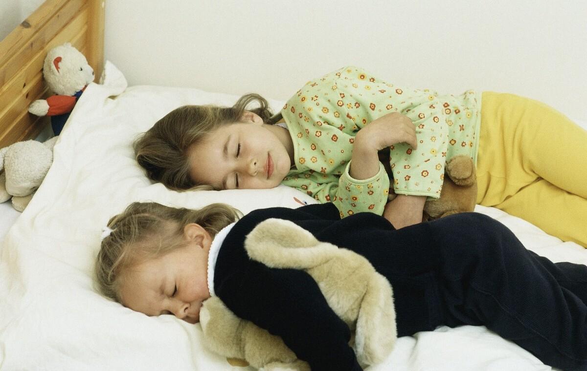 3岁分床5岁还不愿意分房怎么办,3岁分床5岁分房害了多少孩子