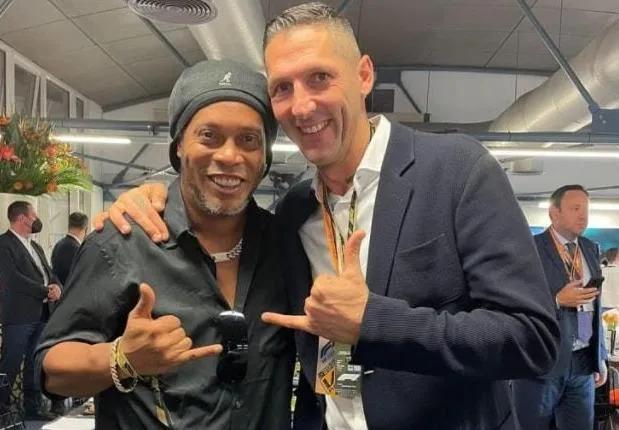 小罗为什么是足坛最好的精灵,被称为足球精灵的人