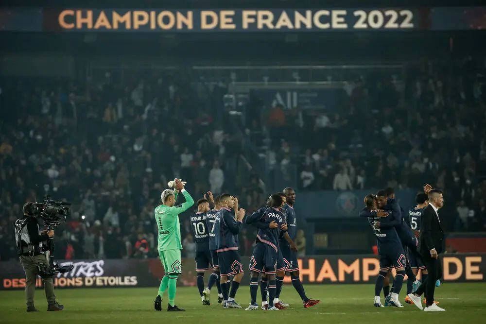 巴黎法甲夺冠捧杯,巴黎法甲夺冠捧杯视频