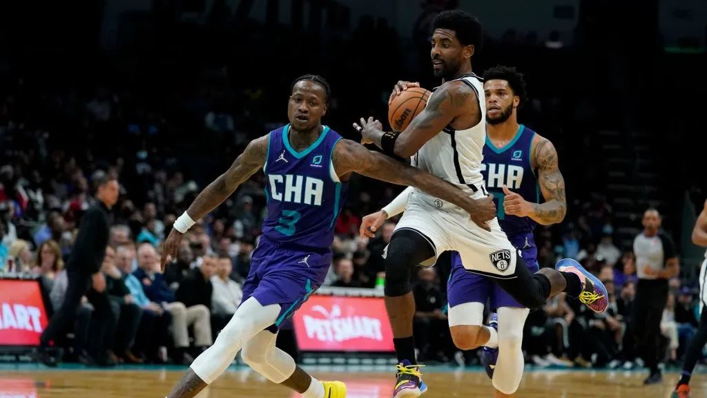 欧文强势回归首战砍21分4板3助攻,欧文赛季首秀砍22分率队赢球