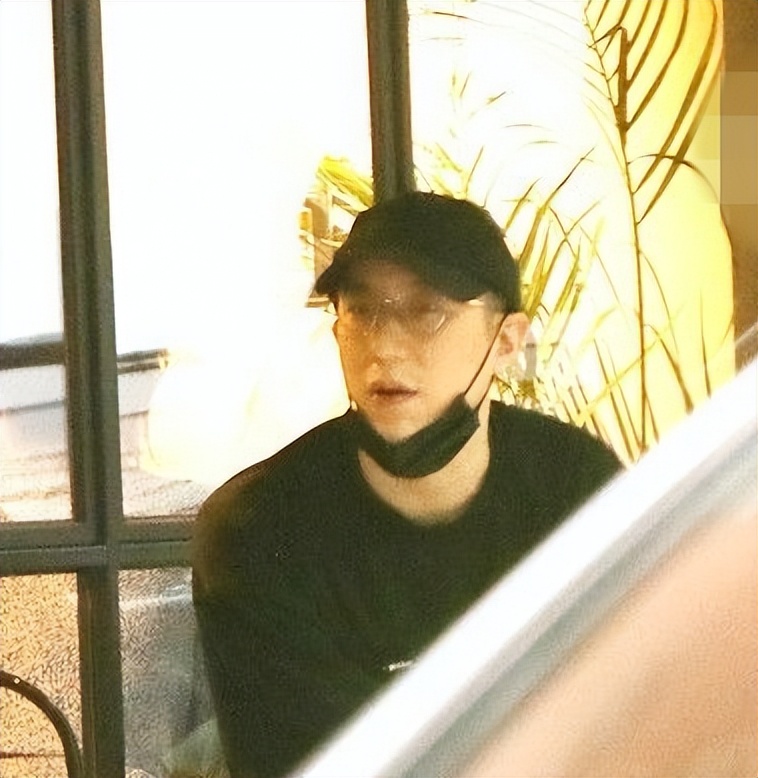 房祖名为违规停车公开道歉,经纪人证其演艺事业停滞,将专注卖酒