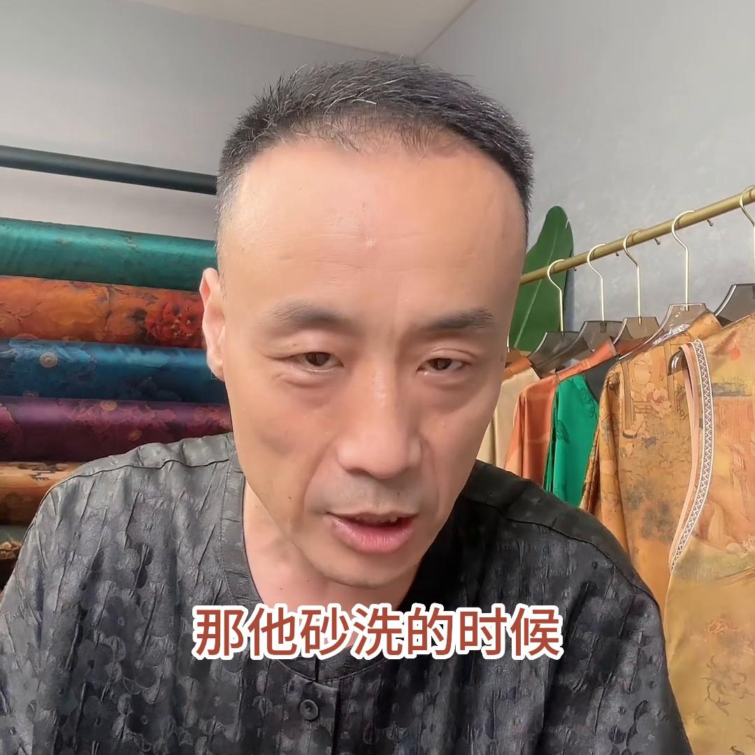 香云纱面料硬是假的吗,香云纱面料是硬的好还是软的好