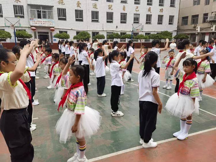 星星火炬代代传幼儿园,星星火炬少先队