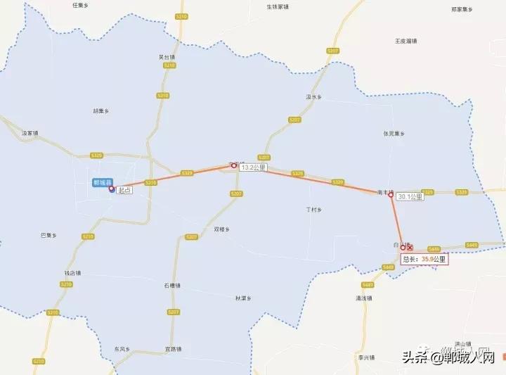 郸城这个镇路中间立匹马!繁荣景象,小妮来白马惊呆了