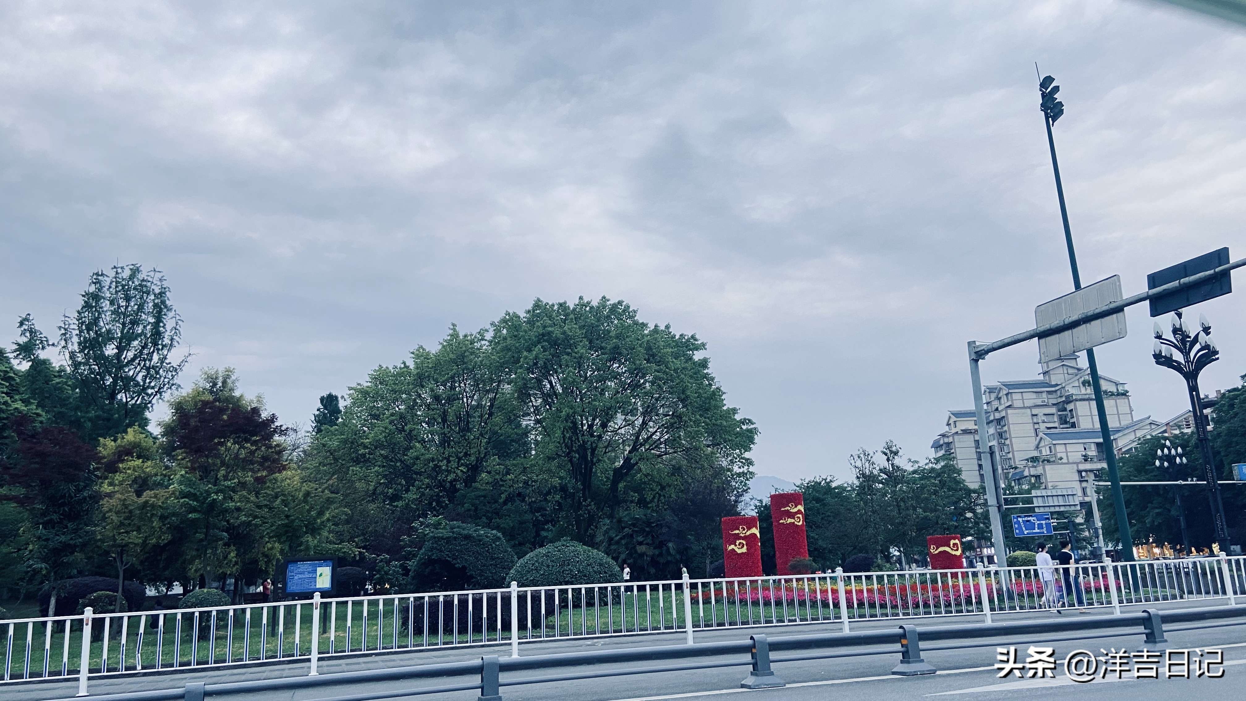 洋吉日记2023.5.6（10块钱一把的临时雨伞，有感觉）