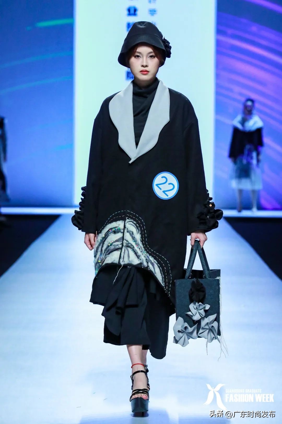 独特思维探寻时尚奇幻世界!中山职业技术学院服装设计毕业作品展演——2023中国(广东)大学生时装周