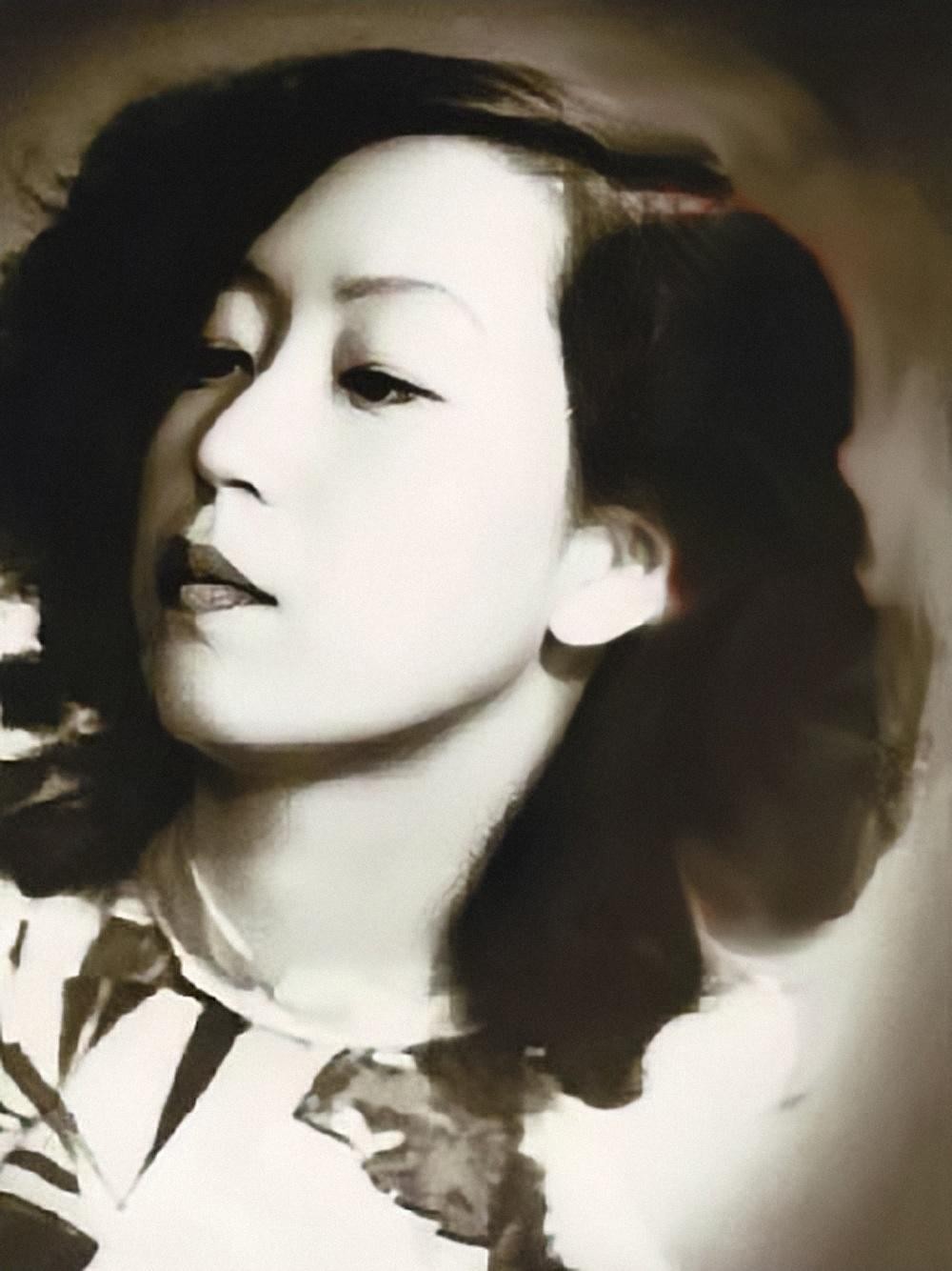 张爱玲把自己的生活过得一塌糊涂,张爱玲最煽情的一句话卑微的爱情