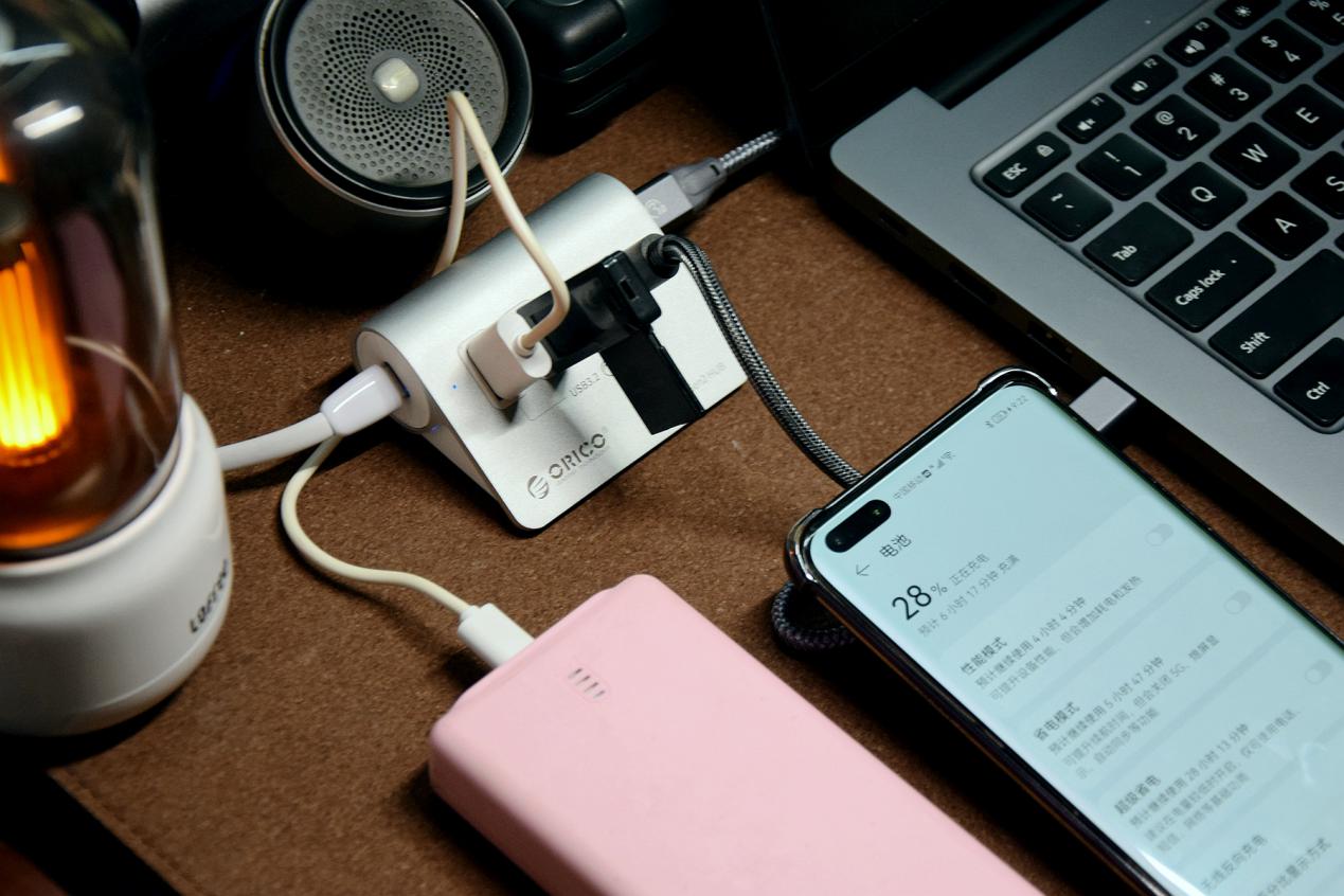 妹纸求助，办公电脑USB口不够用，给她加了个HUB提升生产力