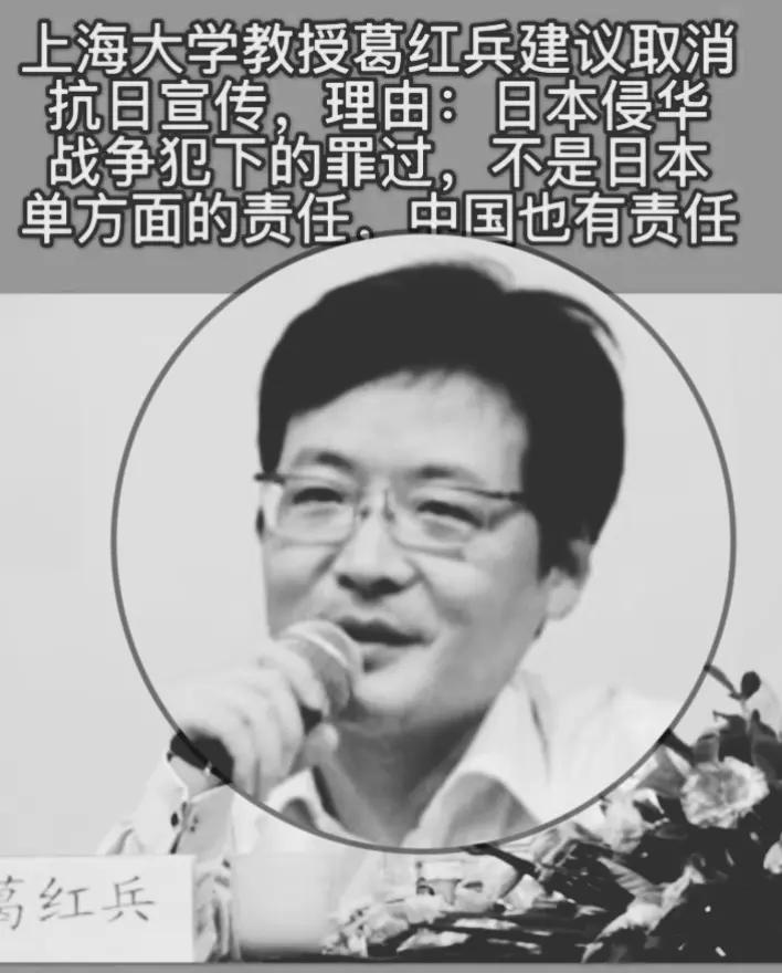 女子街头穿日本军装,女子穿日本关东军装