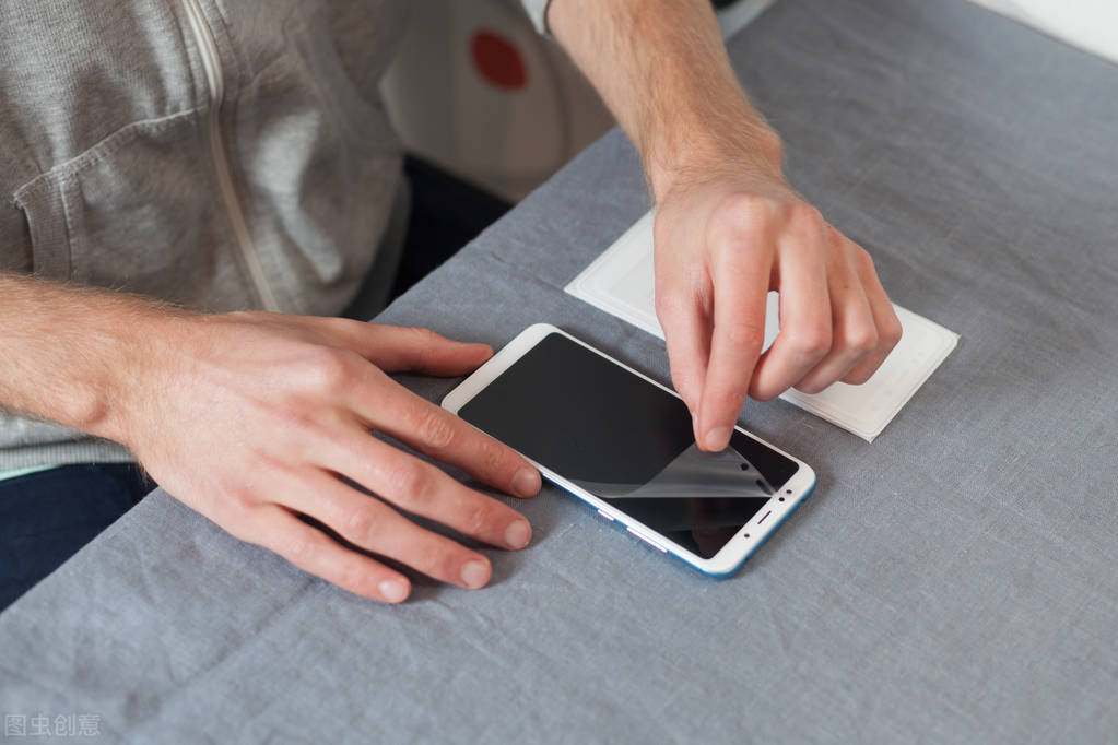 手机贴膜小技巧,怎么贴手机贴膜