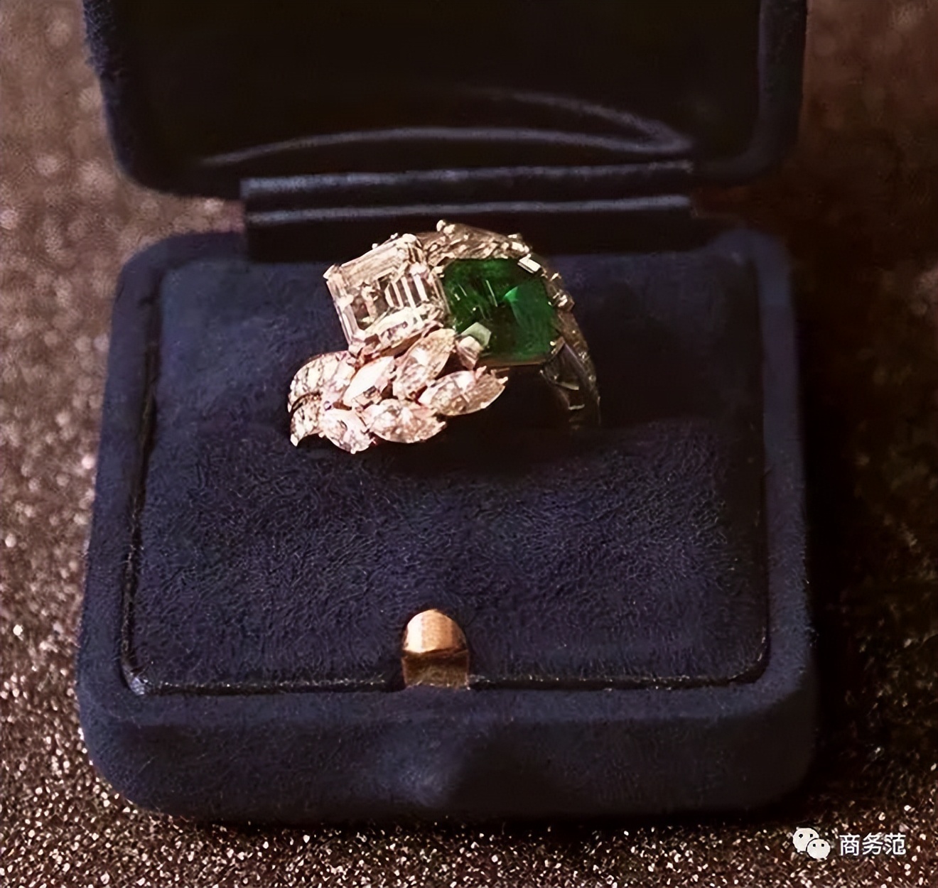 詹妮弗洛佩兹最新礼服,詹妮弗洛佩兹满脸钻石造型