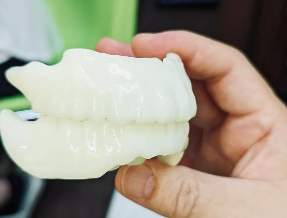 假牙掉了怎么办搞笑版,假牙掉河里怎样捞上来