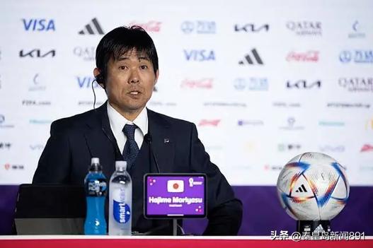 刻板的西服，诡谲的战术——森保一，和他的奇妙冒险之旅