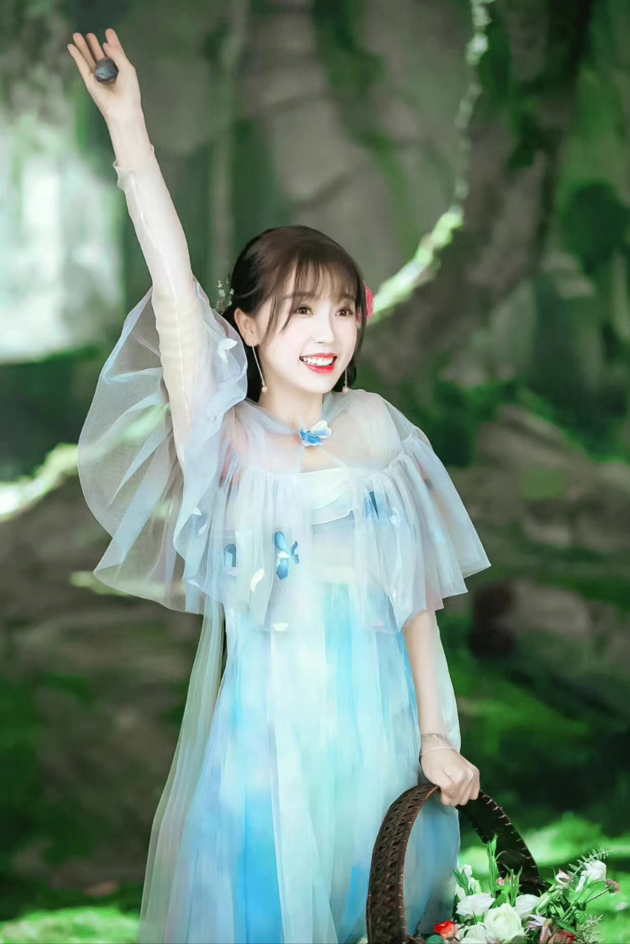 直播swot分析，礼物比门票贵，麻烦内娱按这个标准卷起来好吗？