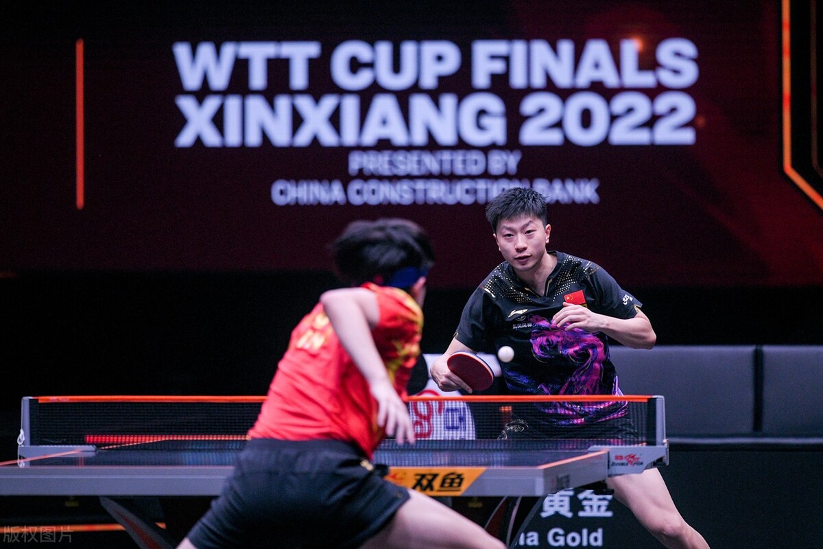 乒乓球的蝴蝶套胶有几种怎么选购,乒乓球套胶红色和黑色有什么区别