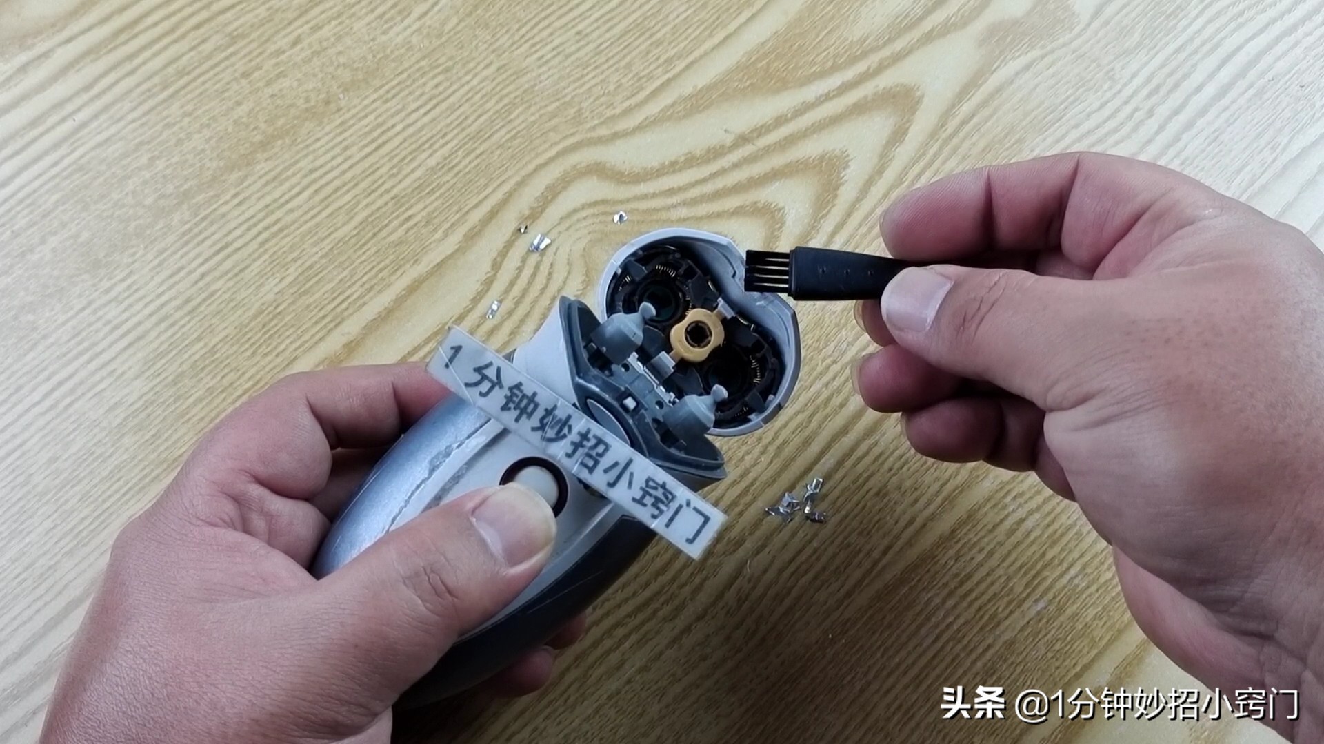 剃须刀钝了不要扔只需一张纸,剃须刀片变钝了一秒就锋利了