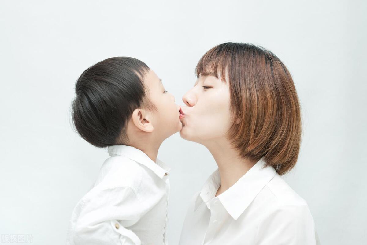 四岁宝宝打妈妈怎么教育,2岁宝宝打妈妈该怎样教育