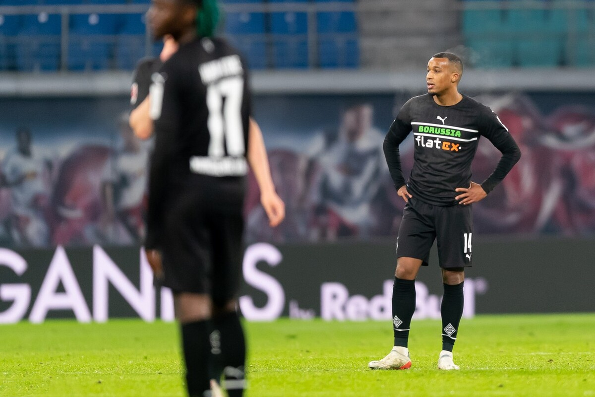 0-5德甲7冠王踢出丢脸一战,从5-1变0-4德甲领头羊惨遭吊打