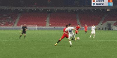 奥斯卡点射双响助海港主场2-1逆转，可裁判判罚却又遭来非议