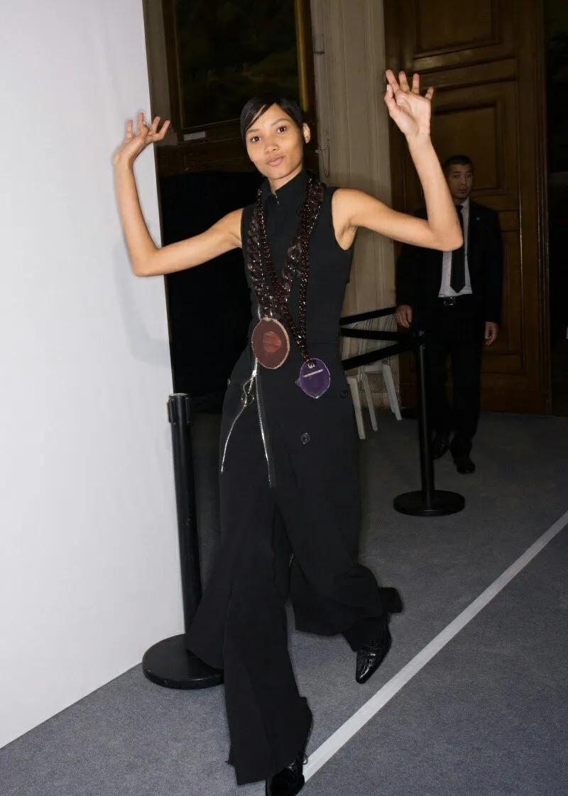 看完了Chanel富贵儿玳瑁，我默默放下了手中的皮质金链...