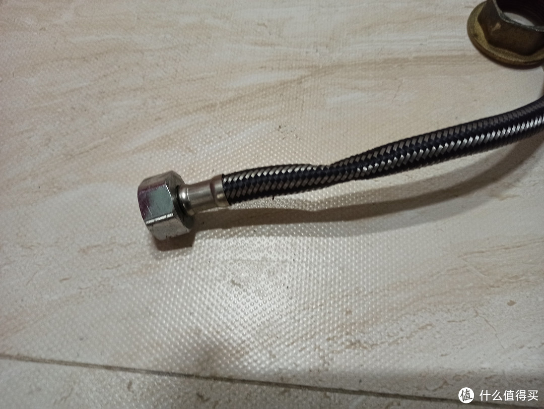 换洗手盆水龙头买什么工具,换洗手盆上面的水龙头教程