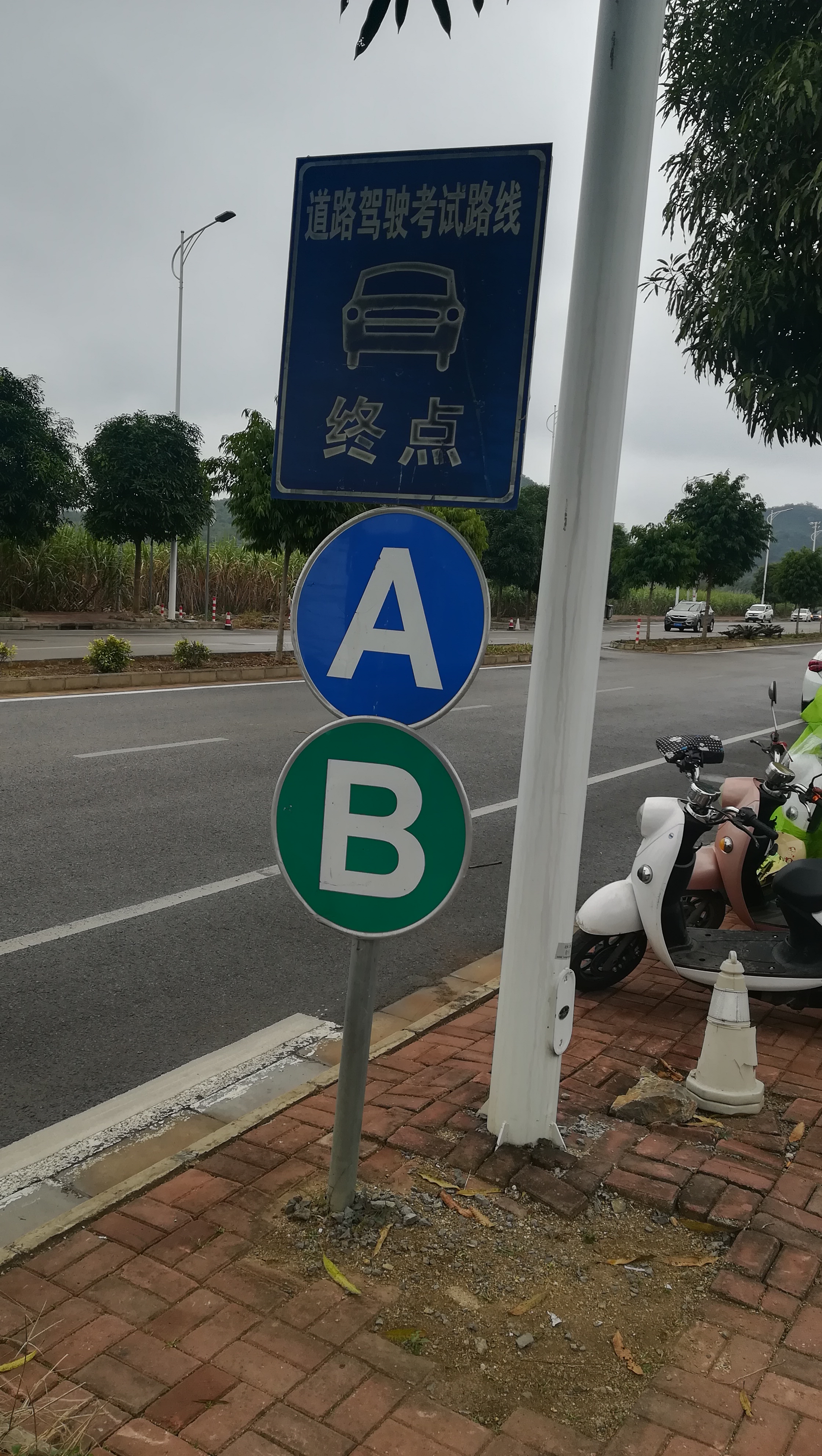 考驾照最煎熬的事莫过于等待,考驾照的心酸只有考过的人才懂的