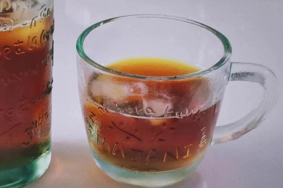 家有水杯请注意！“夺命杯”曾遭央视多次曝光，热水进“毒水”出