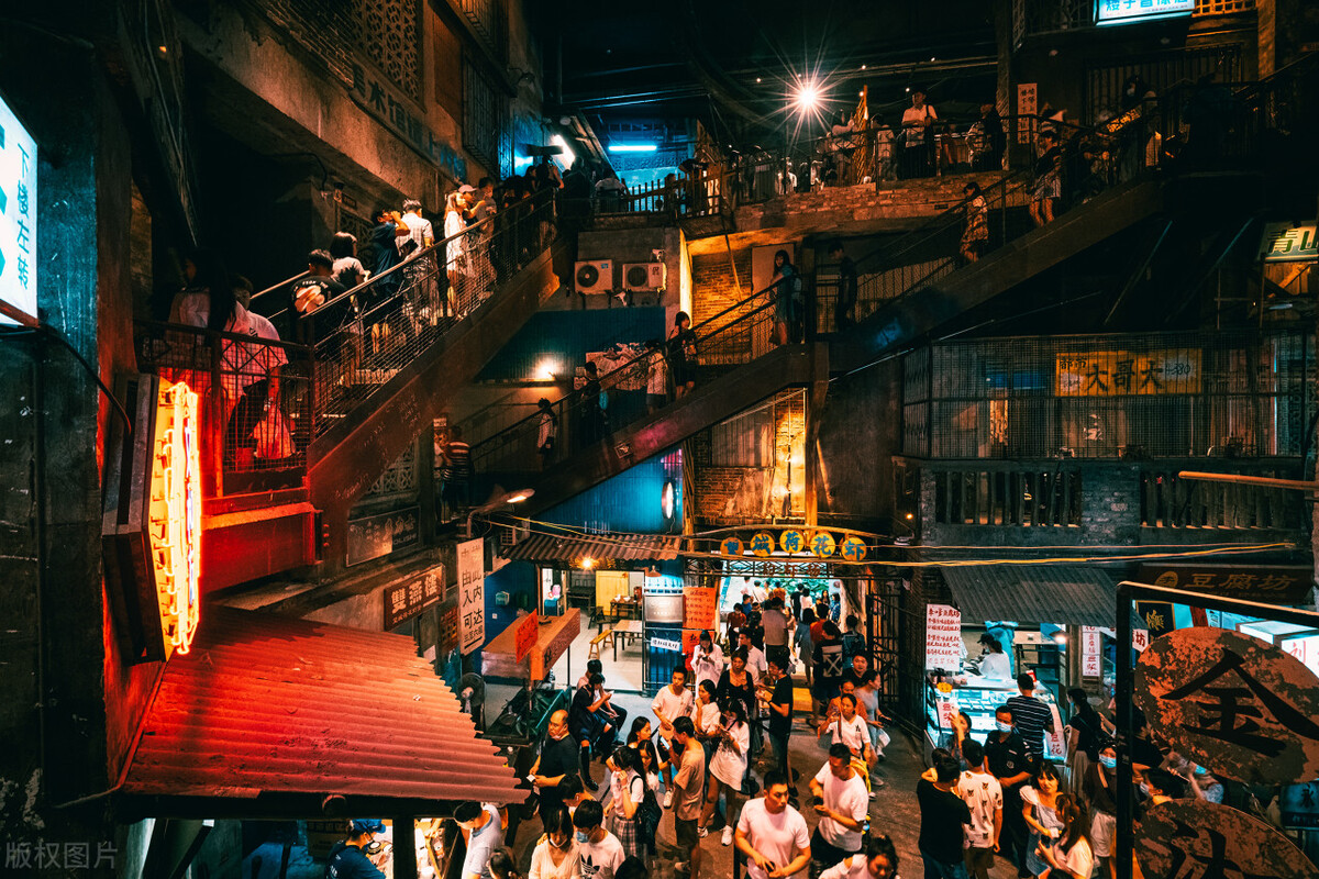 长沙超级文和友茶颜悦色,今天打卡长沙文和友网红店