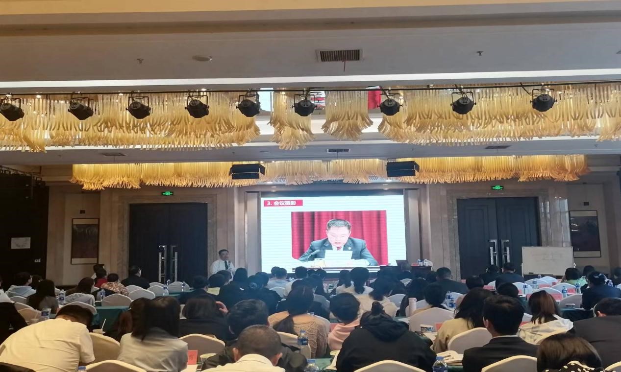 海东市银行业保险业协会成功举办公文写作技巧与信息宣传培训班