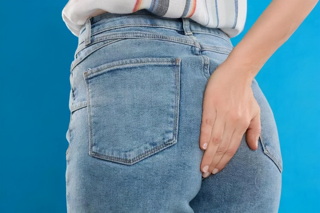 肛门瘙痒周围有白斑是怎么回事,肛门周围潮湿瘙痒红肿是什么原因