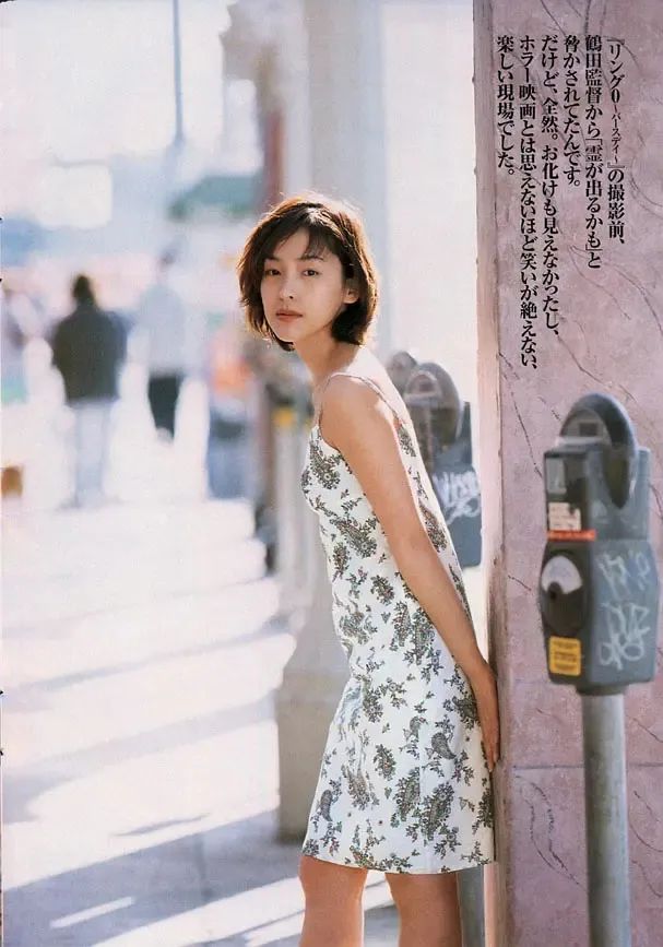 她出道那么多年竟然都不红,她出道25年却一直不火