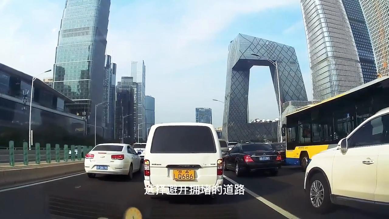 新手司机如何在拥堵路段正确跟车,新手开车在拥堵路段怎么操作