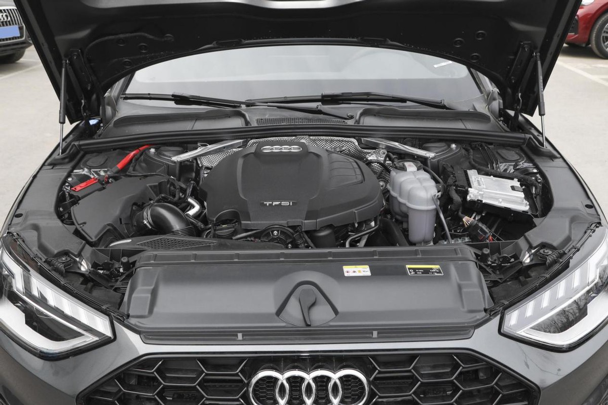 奥迪a4l2019款45tfsiquattro,奥迪a4l2022款45tfsiquattro