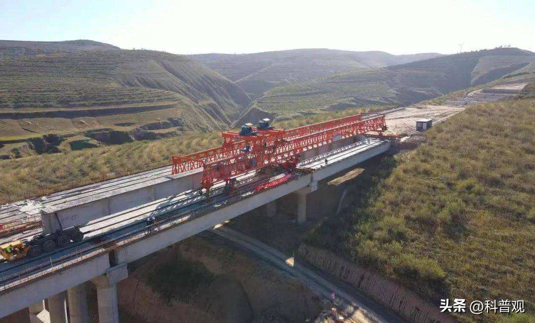 日均收入十几亿元，为啥高速公路依旧连年亏损，收的钱都哪去了？